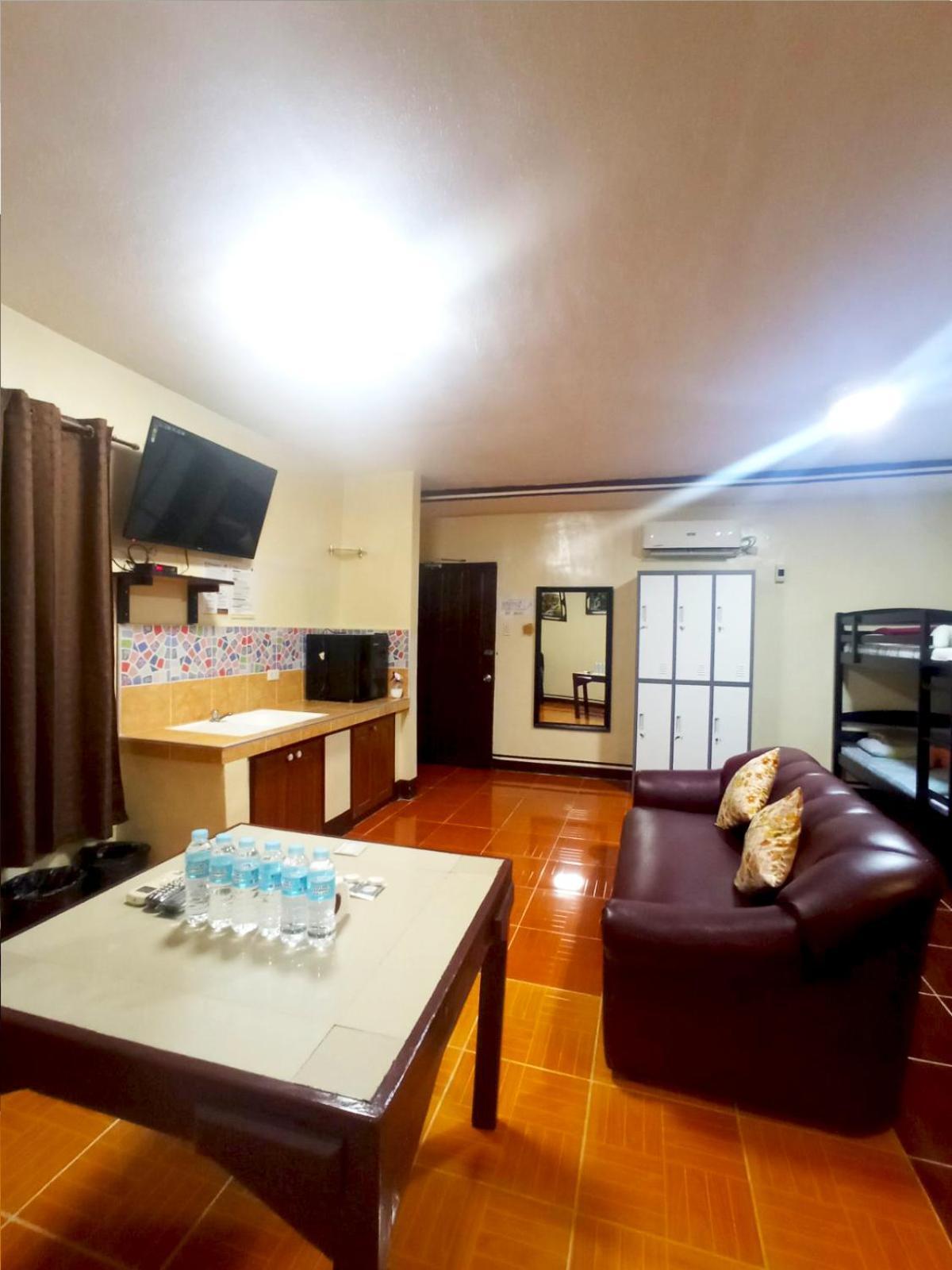 B&J Guesthouse And Tours Tagbilaran City Exterior photo
