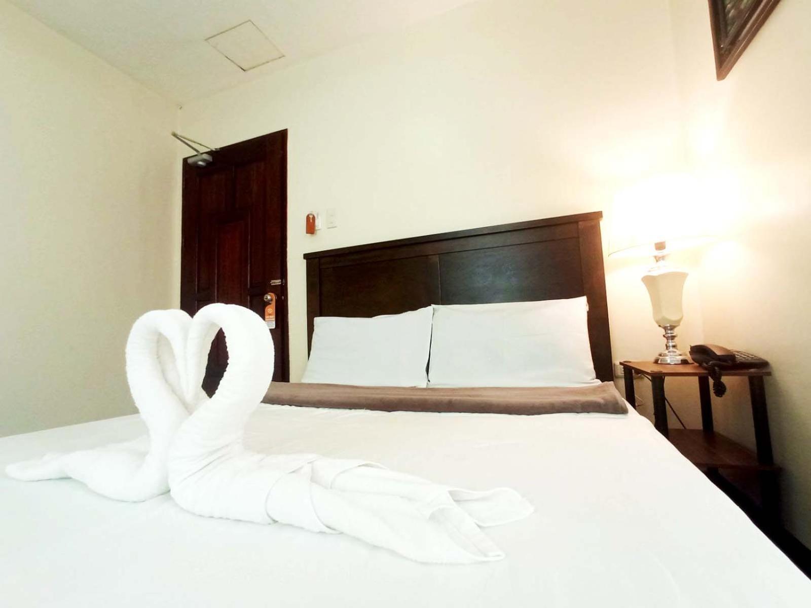 B&J Guesthouse And Tours Tagbilaran City Exterior photo