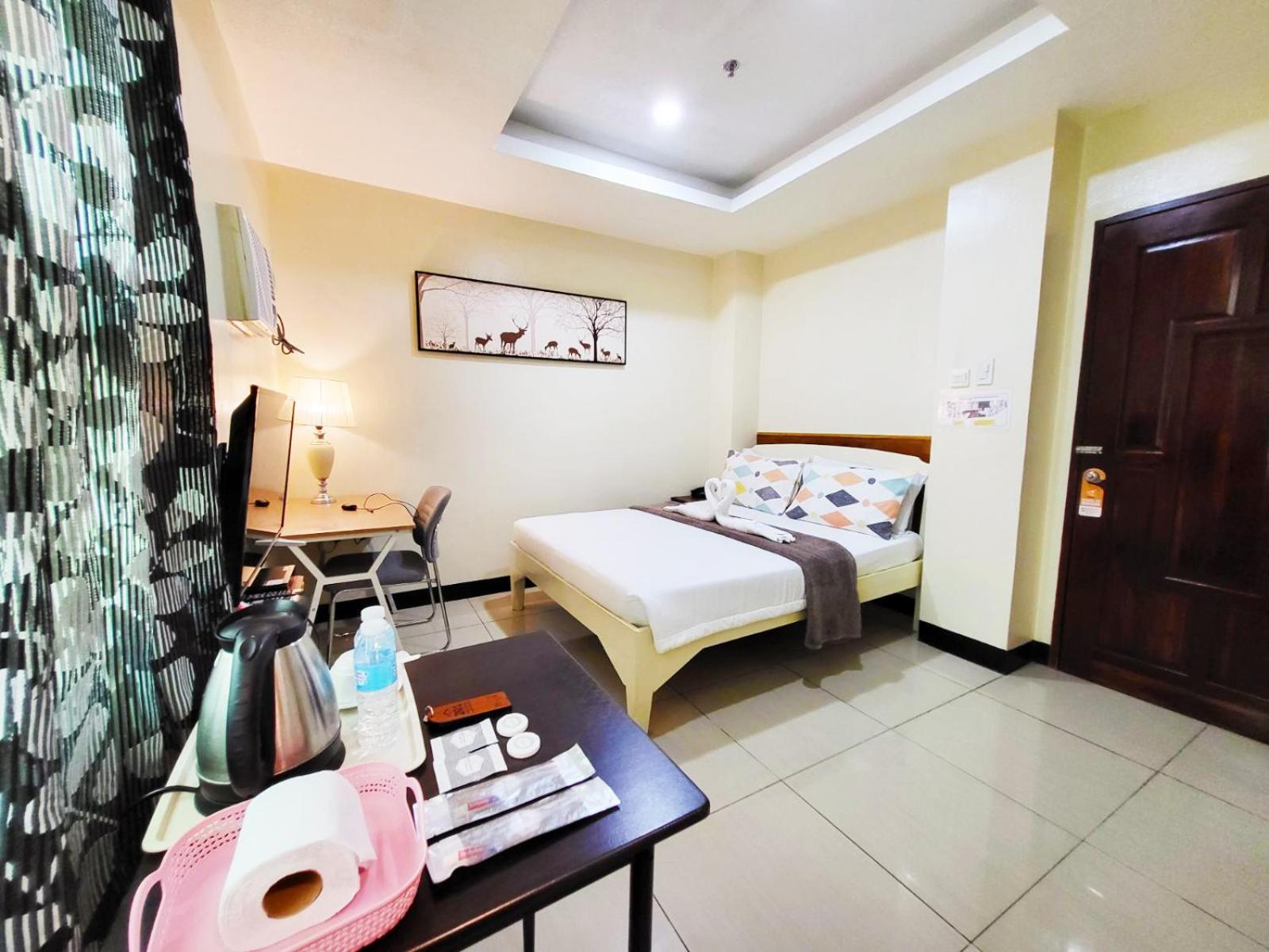 B&J Guesthouse And Tours Tagbilaran City Exterior photo